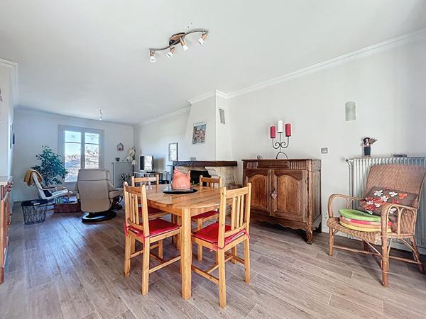 Maison à vendre Donzenac - Vue imprenable - 120 m2 Habitable - 3 Chambres - Sous-sol complet - Buanderie, Bureau - Terrain 600 m2