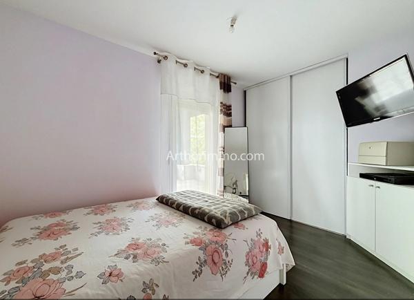 Vente                                                      Duplex
                        
                     4 pièces                      83 m2                     à Limeil-Brévannes
