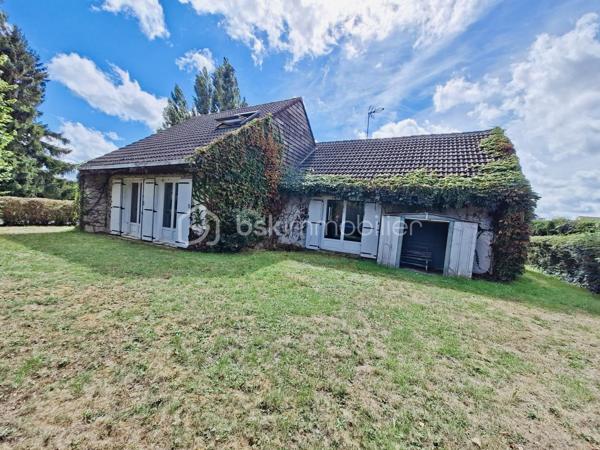 Rentrée est souvent synonyme d'opportunité : 

À quelques minutes du célèbre village des peintres de Barbizon (2 km) & de Fontainebleau (11 km), je suis ravie de vous proposer cette maison familiale de 117 m2  qui bénéficie d’un cadre de vie particulièrement privilégié.

Située dans un secteur résidentiel calme & recherché, cette maison de 130 m² au sol est implantée sur un terrain de 600 m² et propose 6 pièces offrant de nombreuses possibilités pour aménager votre futur intérieur.

Des travaux de rénovation sont à prévoir certes, mais ils permettront de donner une nouvelle âme et d' écrire un nouveau chapitre à son histoire...

Une belle adresse, un beau potentiel, et surtout…Une opportunité à ne pas manquer !!

Votre budget est déjà étudié ? N'hésitez pas à me contacter, je vous donnerai tous les détails & nous pourrons ainsi organiser une visite.

Portez vous bien & belle rentrée à tous !