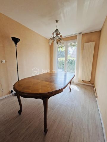 Rentrée est souvent synonyme d'opportunité : 

À quelques minutes du célèbre village des peintres de Barbizon (2 km) & de Fontainebleau (11 km), je suis ravie de vous proposer cette maison familiale de 117 m2  qui bénéficie d’un cadre de vie particulièrement privilégié.

Située dans un secteur résidentiel calme & recherché, cette maison de 130 m² au sol est implantée sur un terrain de 600 m² et propose 6 pièces offrant de nombreuses possibilités pour aménager votre futur intérieur.

Des travaux de rénovation sont à prévoir certes, mais ils permettront de donner une nouvelle âme et d' écrire un nouveau chapitre à son histoire...

Une belle adresse, un beau potentiel, et surtout…Une opportunité à ne pas manquer !!

Votre budget est déjà étudié ? N'hésitez pas à me contacter, je vous donnerai tous les détails & nous pourrons ainsi organiser une visite.

Portez vous bien & belle rentrée à tous !