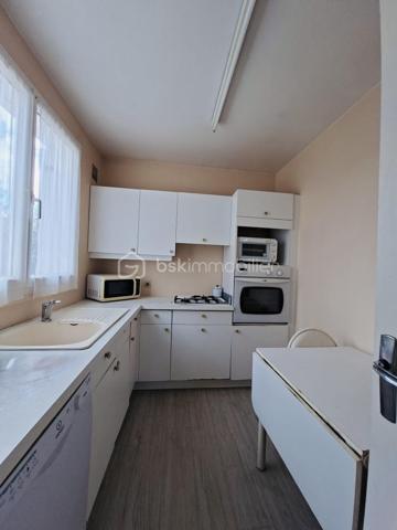 Rentrée est souvent synonyme d'opportunité : 

À quelques minutes du célèbre village des peintres de Barbizon (2 km) & de Fontainebleau (11 km), je suis ravie de vous proposer cette maison familiale de 117 m2  qui bénéficie d’un cadre de vie particulièrement privilégié.

Située dans un secteur résidentiel calme & recherché, cette maison de 130 m² au sol est implantée sur un terrain de 600 m² et propose 6 pièces offrant de nombreuses possibilités pour aménager votre futur intérieur.

Des travaux de rénovation sont à prévoir certes, mais ils permettront de donner une nouvelle âme et d' écrire un nouveau chapitre à son histoire...

Une belle adresse, un beau potentiel, et surtout…Une opportunité à ne pas manquer !!

Votre budget est déjà étudié ? N'hésitez pas à me contacter, je vous donnerai tous les détails & nous pourrons ainsi organiser une visite.

Portez vous bien & belle rentrée à tous !