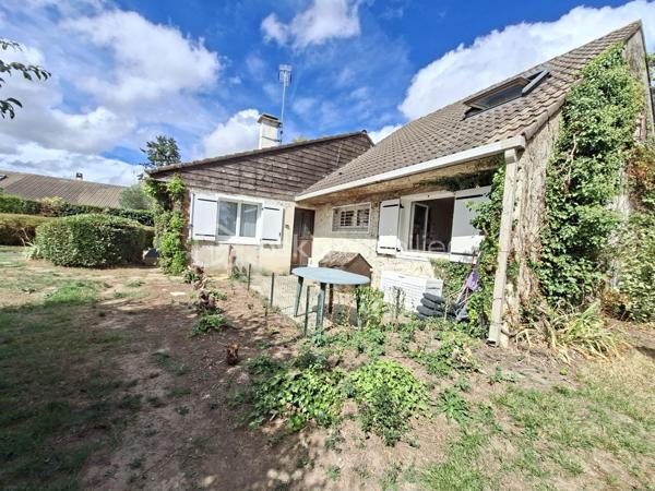 Rentrée est souvent synonyme d'opportunité : 

À quelques minutes du célèbre village des peintres de Barbizon (2 km) & de Fontainebleau (11 km), je suis ravie de vous proposer cette maison familiale de 117 m2  qui bénéficie d’un cadre de vie particulièrement privilégié.

Située dans un secteur résidentiel calme & recherché, cette maison de 130 m² au sol est implantée sur un terrain de 600 m² et propose 6 pièces offrant de nombreuses possibilités pour aménager votre futur intérieur.

Des travaux de rénovation sont à prévoir certes, mais ils permettront de donner une nouvelle âme et d' écrire un nouveau chapitre à son histoire...

Une belle adresse, un beau potentiel, et surtout…Une opportunité à ne pas manquer !!

Votre budget est déjà étudié ? N'hésitez pas à me contacter, je vous donnerai tous les détails & nous pourrons ainsi organiser une visite.

Portez vous bien & belle rentrée à tous !