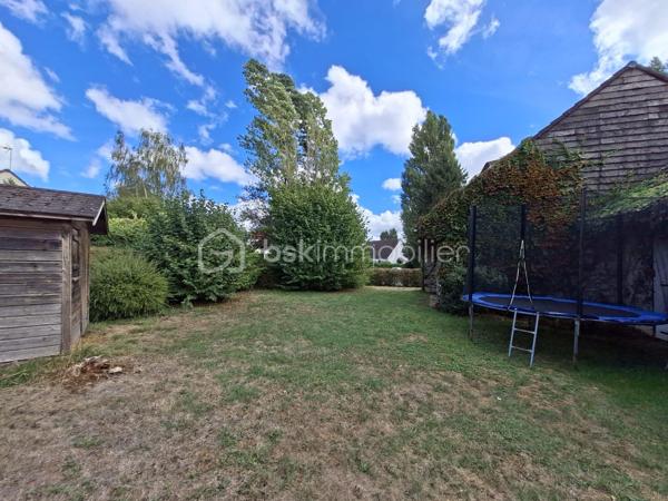 Rentrée est souvent synonyme d'opportunité : 

À quelques minutes du célèbre village des peintres de Barbizon (2 km) & de Fontainebleau (11 km), je suis ravie de vous proposer cette maison familiale de 117 m2  qui bénéficie d’un cadre de vie particulièrement privilégié.

Située dans un secteur résidentiel calme & recherché, cette maison de 130 m² au sol est implantée sur un terrain de 600 m² et propose 6 pièces offrant de nombreuses possibilités pour aménager votre futur intérieur.

Des travaux de rénovation sont à prévoir certes, mais ils permettront de donner une nouvelle âme et d' écrire un nouveau chapitre à son histoire...

Une belle adresse, un beau potentiel, et surtout…Une opportunité à ne pas manquer !!

Votre budget est déjà étudié ? N'hésitez pas à me contacter, je vous donnerai tous les détails & nous pourrons ainsi organiser une visite.

Portez vous bien & belle rentrée à tous !