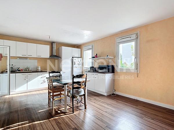 APPARTEMENT T4 SATHONAY CAMP TROIS CHAMBRES AVEC BALCON GARAGE BOX FERMÉ ET CAVE