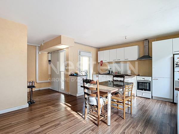 APPARTEMENT T4 SATHONAY CAMP TROIS CHAMBRES AVEC BALCON GARAGE BOX FERMÉ ET CAVE