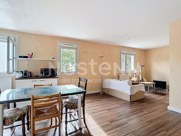 APPARTEMENT T4 SATHONAY CAMP TROIS CHAMBRES AVEC BALCON GARAGE BOX FERMÉ ET CAVE