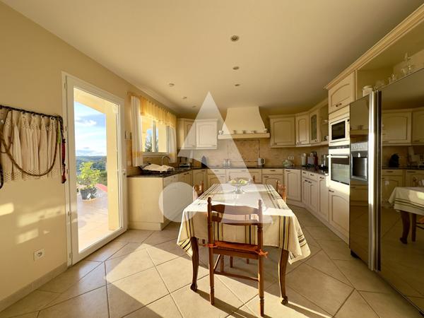 Maison 8 pièces 254 m2