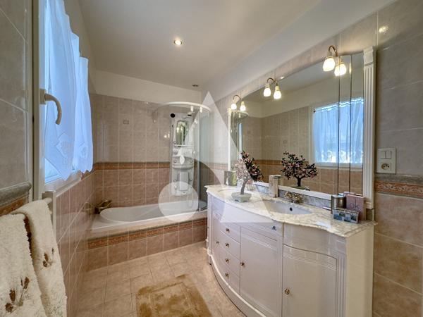 Maison 8 pièces 254 m2