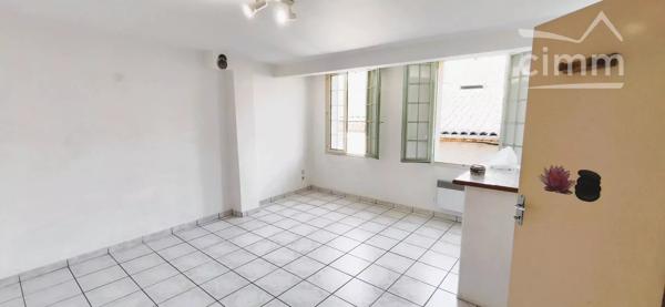 Charmant T2 de 36 m²en plein centre de Chabeuil dans une rue au calme.