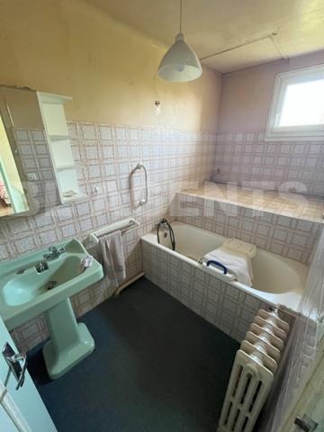 A Pontchâteau, venez découvrir cette maison familiale aux beaux volumes avec grand garage et cet agr