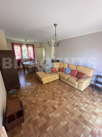 A Pontchâteau, venez découvrir cette maison familiale aux beaux volumes avec grand garage et cet agr