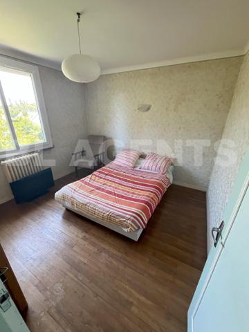 A Pontchâteau, venez découvrir cette maison familiale aux beaux volumes avec grand garage et cet agr