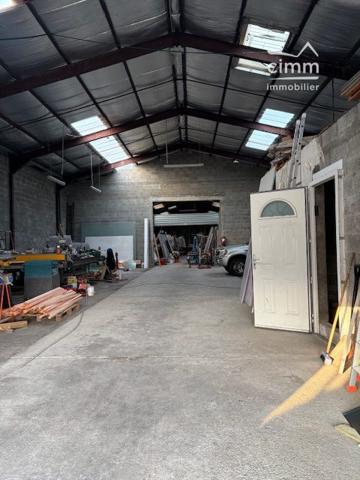 ENTREPÔT / LOCAL Artisanal de 840 m² + Aire de Stationnement de 450 m² à Vendre sur la commune de TULLINS !