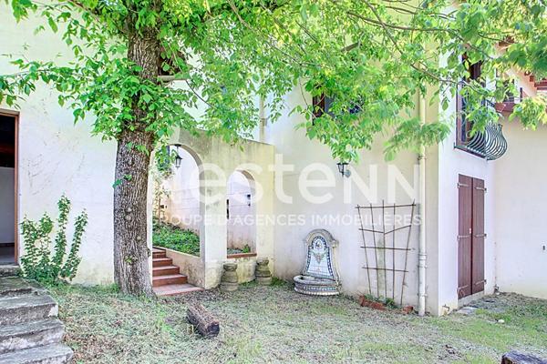 Maison 6 pièces - 4 Chambres - 143 m² habitables - 643m² de Terrain - A rénover - MERMOZ 69500 BRON