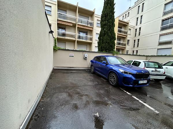 Choix N°1 pour ce local de standing avec stationnement. Centre ville. Brive la gaillarde