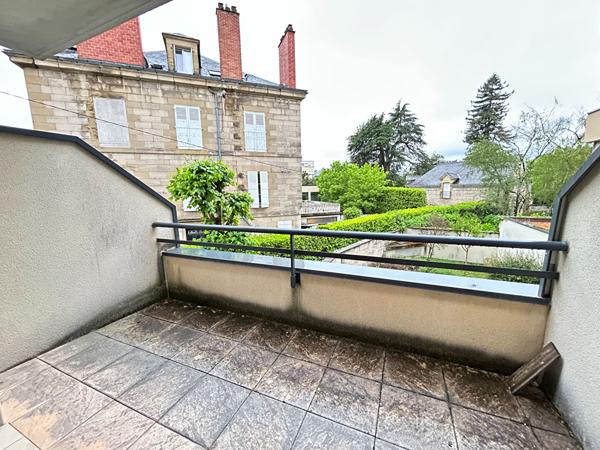 Choix N°1 pour ce local de standing avec stationnement. Centre ville. Brive la gaillarde