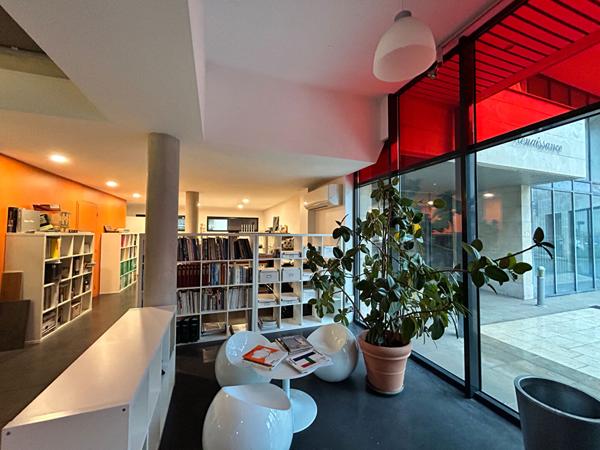 Choix N°1 pour ce local de standing avec stationnement. Centre ville. Brive la gaillarde