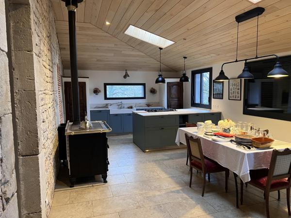 Authentique corps de ferme quercynois avec vue Cambes