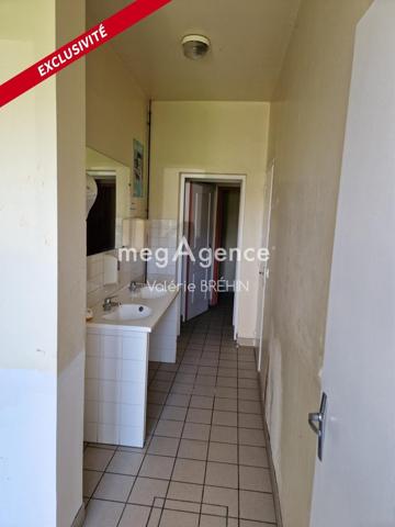 Local Commercial à Bais, 53160 - 1 pièce 342m²