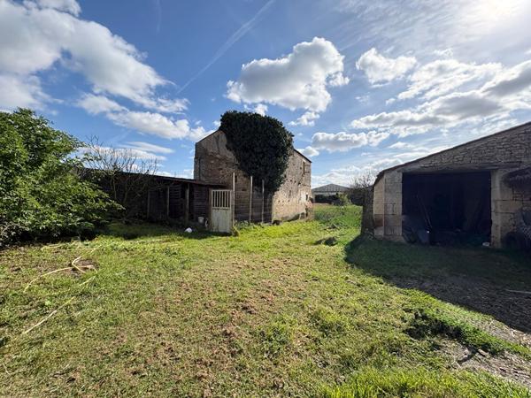 Maison 7 pièces - 5 chambres - Les Velluire sur Vendée
