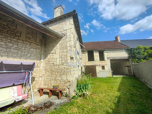 86230 SAINT GERVAIS LES TROIS CLOCHERS Immeuble Saint Gervais Les Trois Clochers Local + Appartement + dépendances
