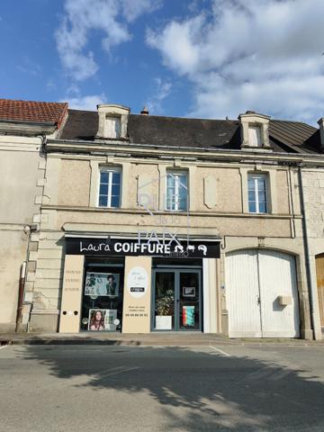 86230 SAINT GERVAIS LES TROIS CLOCHERS Immeuble Saint Gervais Les Trois Clochers Local + Appartement + dépendances