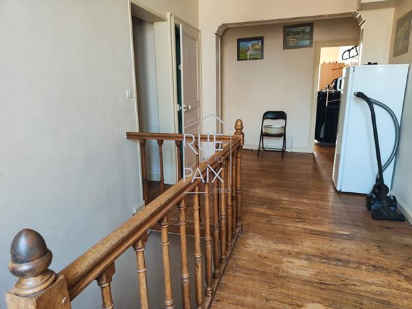 86230 SAINT GERVAIS LES TROIS CLOCHERS Immeuble Saint Gervais Les Trois Clochers Local + Appartement + dépendances