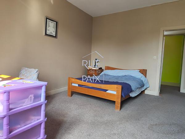 86230 SAINT GERVAIS LES TROIS CLOCHERS Immeuble Saint Gervais Les Trois Clochers Local + Appartement + dépendances