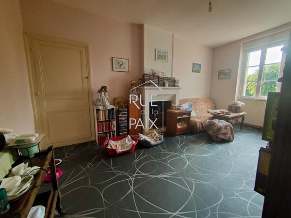 86230 SAINT GERVAIS LES TROIS CLOCHERS Immeuble Saint Gervais Les Trois Clochers Local + Appartement + dépendances