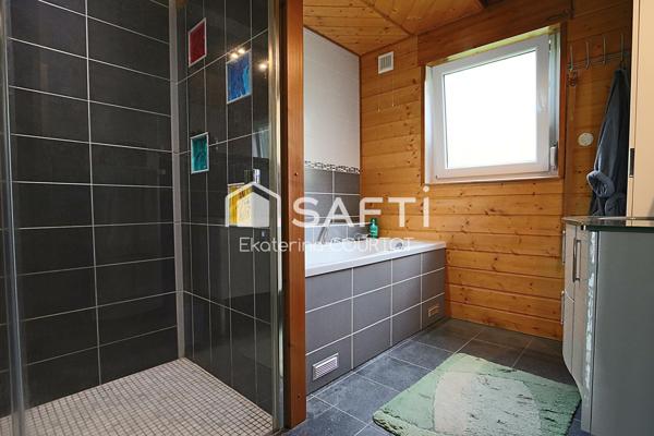 Élégant chalet en bois massif de 106 m² sur 25 ares