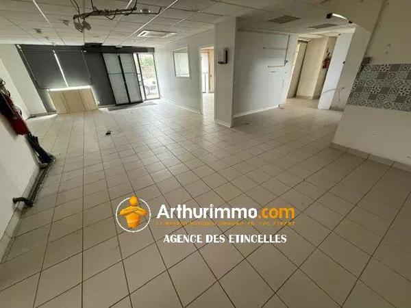 Vente                                                      Local commercial
                        
                     4 pièces                      110 m2                     à Martigné-Ferchaud
