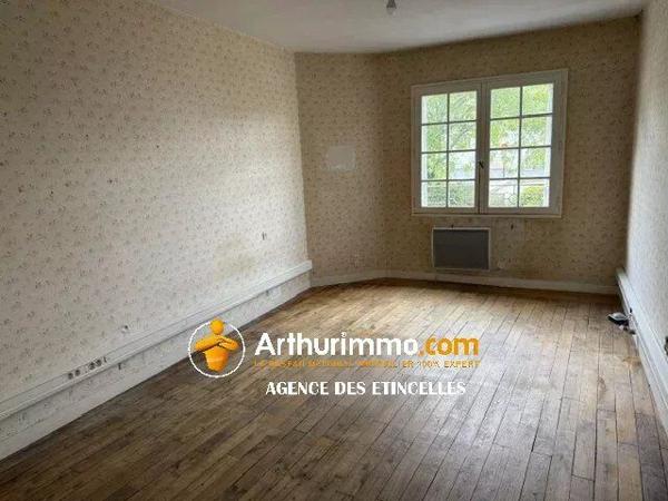 Vente                                                      Local commercial
                        
                     4 pièces                      110 m2                     à Martigné-Ferchaud