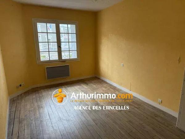 Vente                                                      Local commercial
                        
                     4 pièces                      110 m2                     à Martigné-Ferchaud