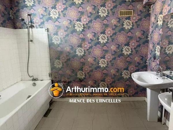 Vente                                                      Local commercial
                        
                     4 pièces                      110 m2                     à Martigné-Ferchaud