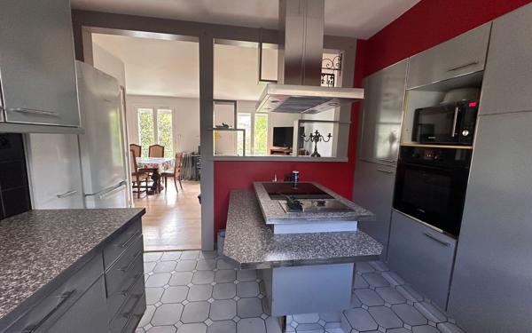 Maison à vendre    5 pièces •  Le Palais-sur-Vienne