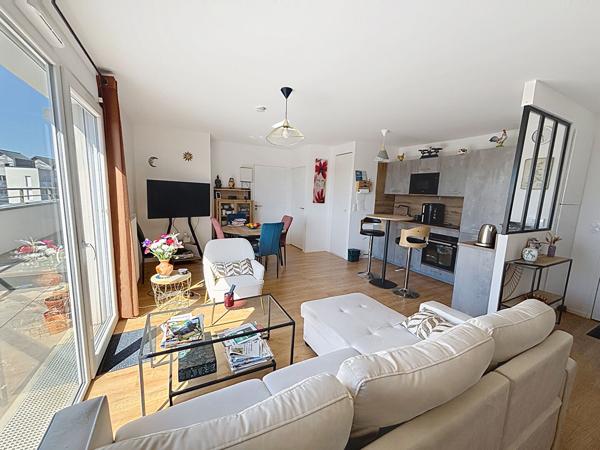 Appartement à vendre au dernier étage dans résidence récente avec grand balcon et box fermé