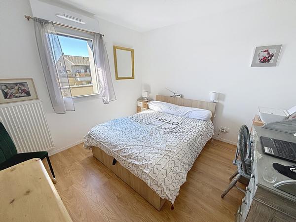Appartement à vendre au dernier étage dans résidence récente avec grand balcon et box fermé
