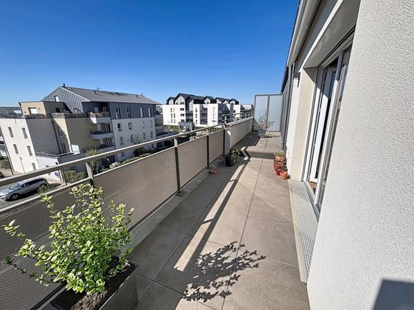 Appartement à vendre au dernier étage dans résidence récente avec grand balcon et box fermé