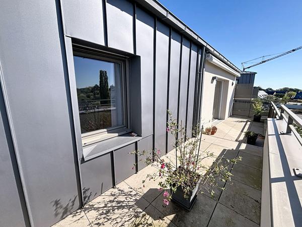 Appartement à vendre au dernier étage dans résidence récente avec grand balcon et box fermé