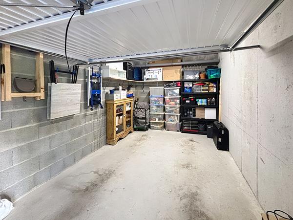 Appartement à vendre au dernier étage dans résidence récente avec grand balcon et box fermé