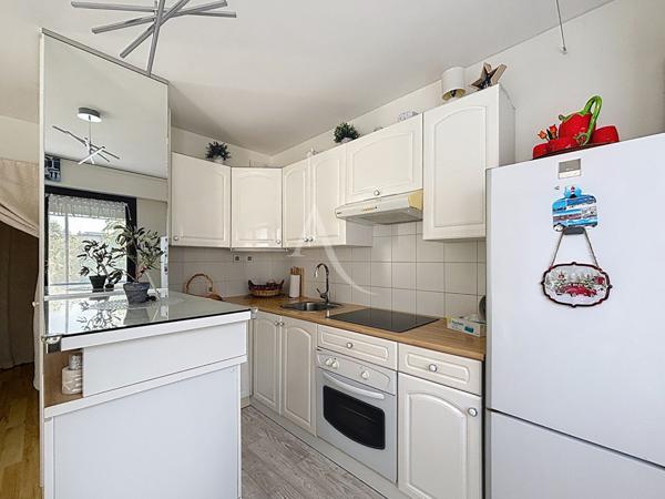 Suresnes Hypercentre - Studio de 32m² avec coin nuit et balcon