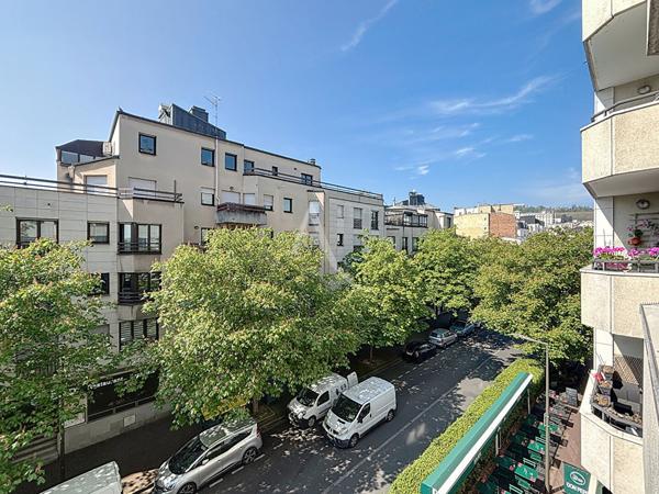 Suresnes Hypercentre - Studio de 32m² avec coin nuit et balcon