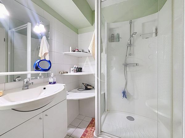 Suresnes Hypercentre - Studio de 32m² avec coin nuit et balcon