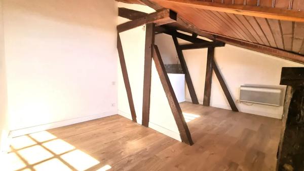 Studio Hyper centre - TRIBUNAL