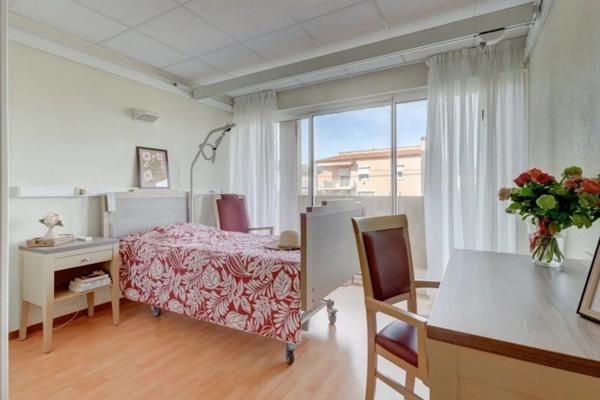 INVESTISSEMENT LOCATIF – Châteauneuf-les-Martigues – Résidence Ehpad Les Jardins de Valtrède - 7.03% de rentabilité