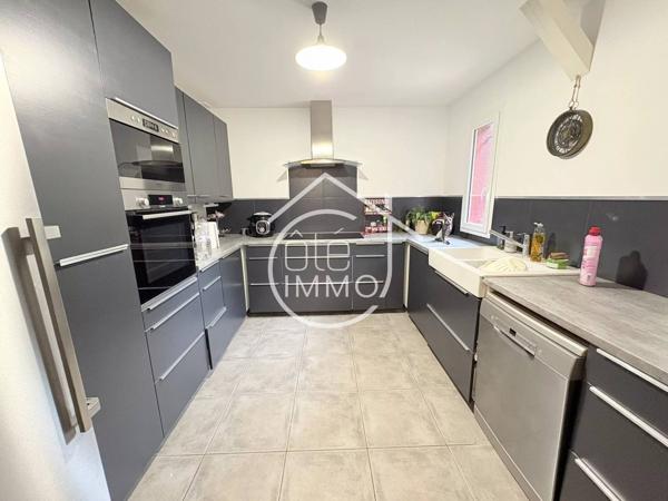 LAMONZIE SAINT MARTIN : Charmante maison 5 pièces de 113m² avec jardin et chalet