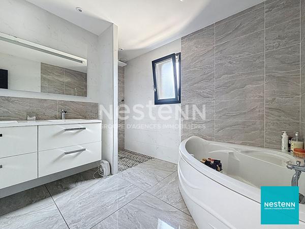 Feurs, proche du centre ville et des commodités, belle villa 4 chambres de 131 m2 habitables sur terrain de 2648 m2