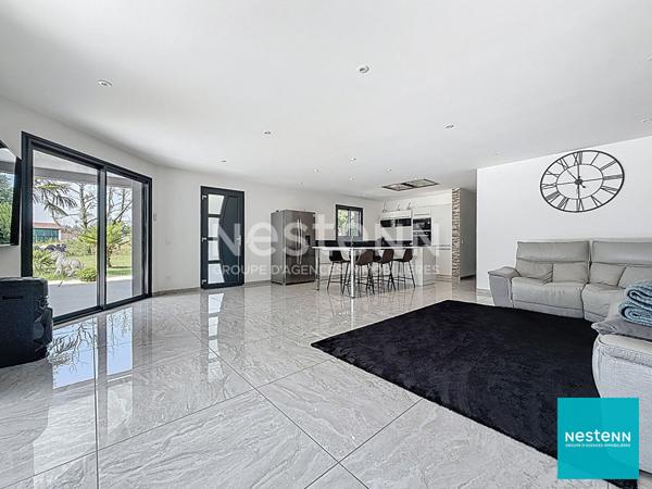 Feurs, proche du centre ville et des commodités, belle villa 4 chambres de 131 m2 habitables sur terrain de 2648 m2