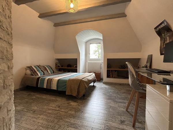 Traditionnelle - 8 pièces - 220 m²