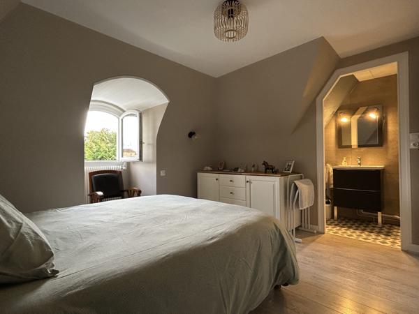 Traditionnelle - 8 pièces - 220 m²